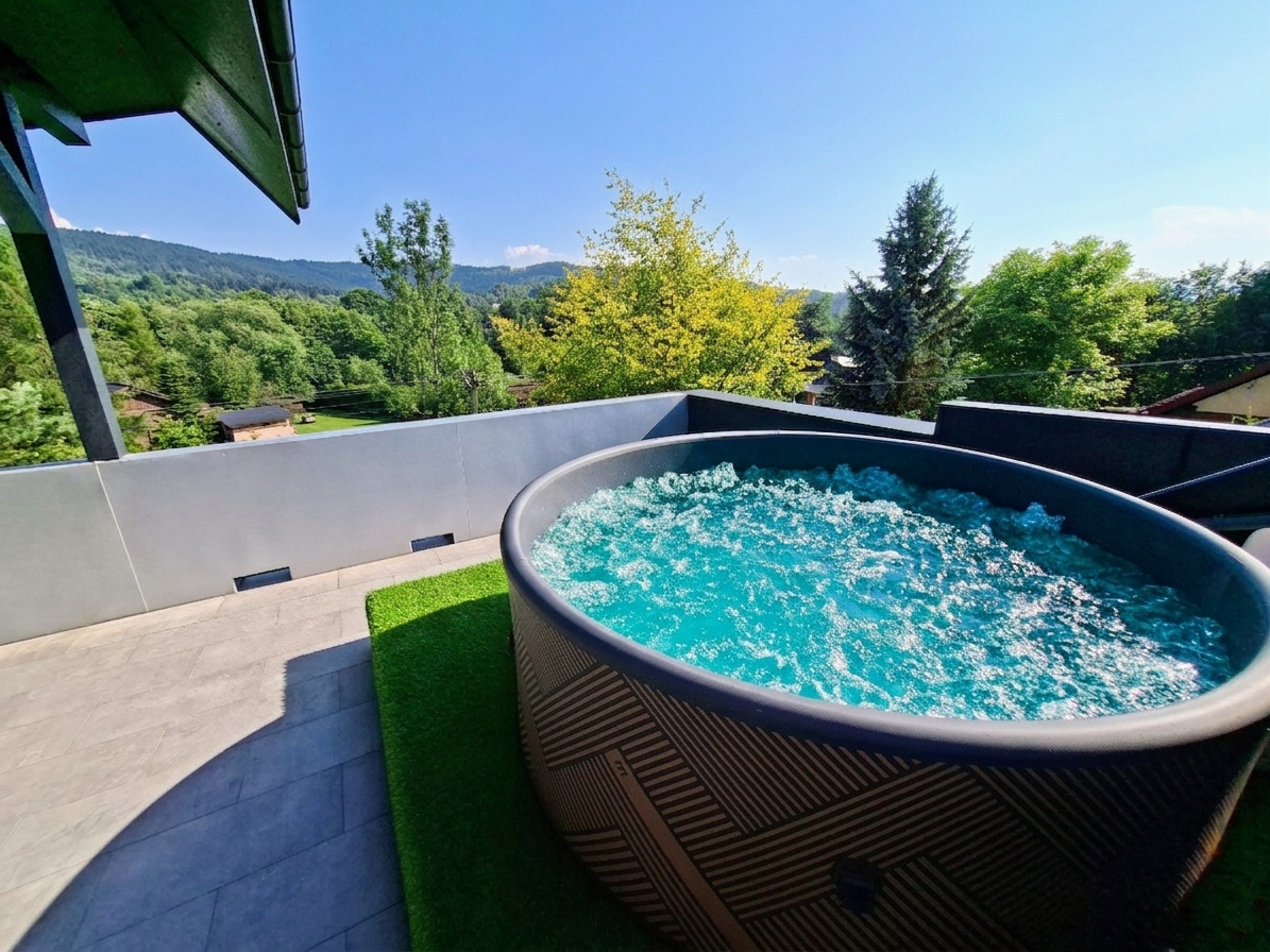 Domek z jacuzzi w górach